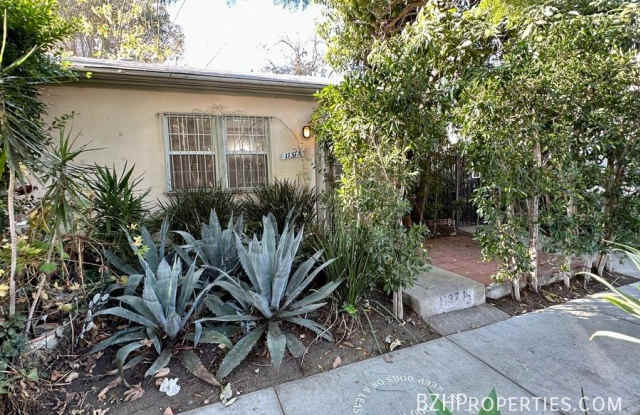 1137 1/2 N Vista St