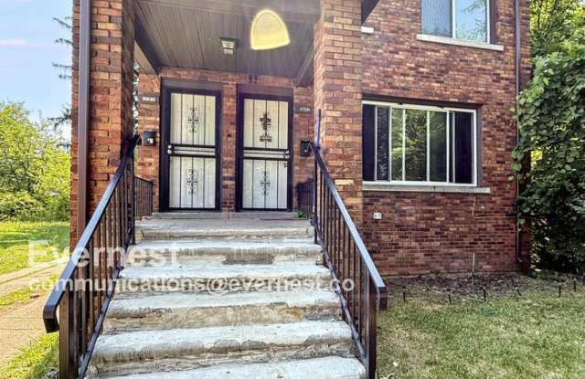 5261 Lakewood Street