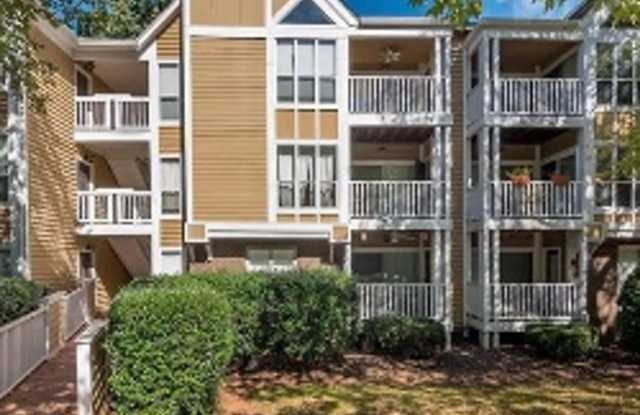 Renovated 1 Bedroom Apartment in Eastover Glen with community pool - 2518 Cranbrook Lane, Charlotte, NC 28207