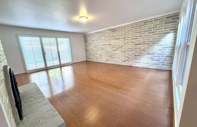 7926 E BONNIE ROSE Avenue