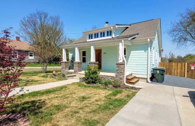 321 Bledsoe Ave