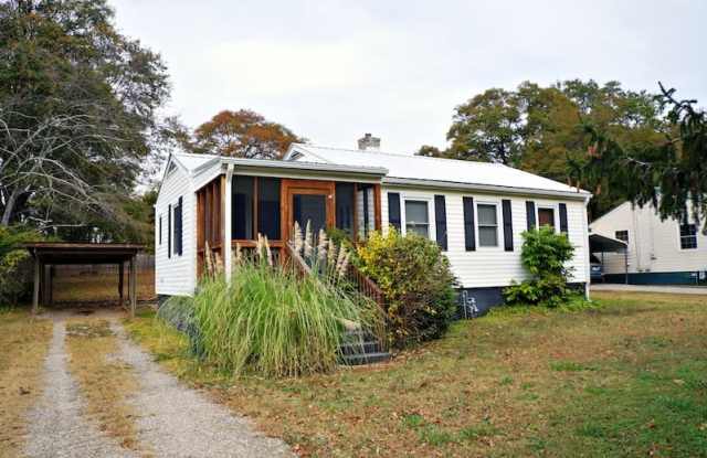 Photo of Well-Maintained 2/1 Home in Normaltown - PRE-LEASE FOR AUGUST 2026