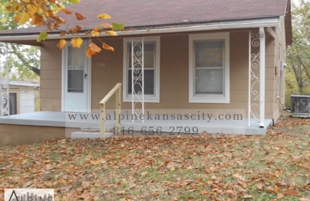 11220 Kentucky Avenue - 11220 South Kentucky Avenue, Sugar Creek, MO 64054