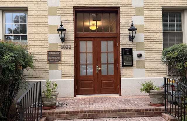 3022 Wisconsin Ave Nw