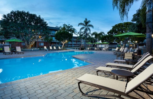 Photo of eaves Seal Beach