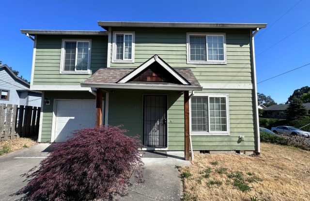 Stunning Spacious Duplex near Fairview Village!