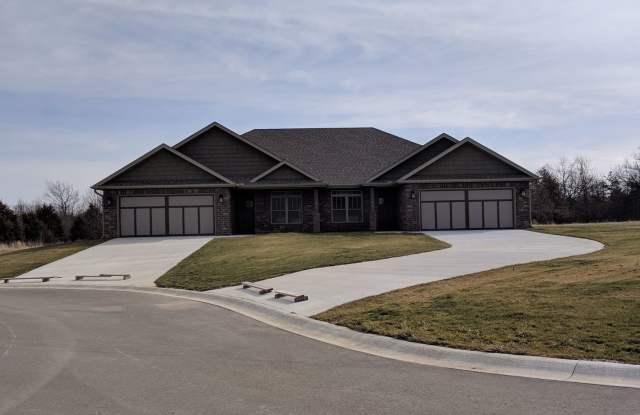 2 Bedroom, 2 Bathroom Duplex For Rent! 55+ Community