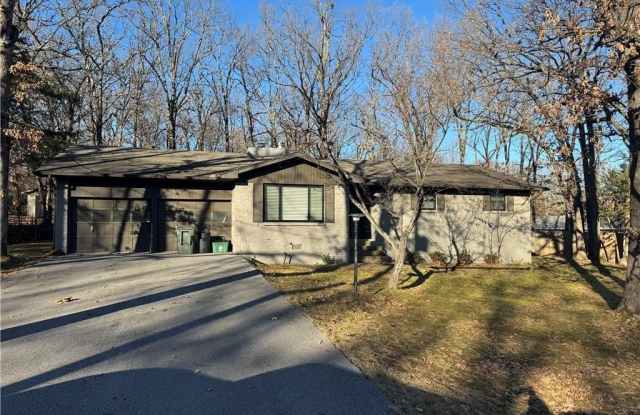 Photo of 718  E Debra  DR