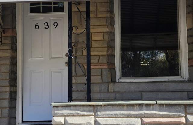 639 Clinton Street