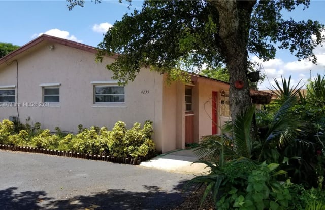 4235 SW 62nd Ave - 4235 Southwest 62nd Avenue, Davie, FL 33314