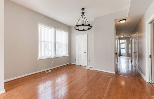 2916 W Warren Boulevard