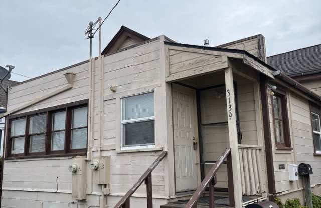 Photo of California St