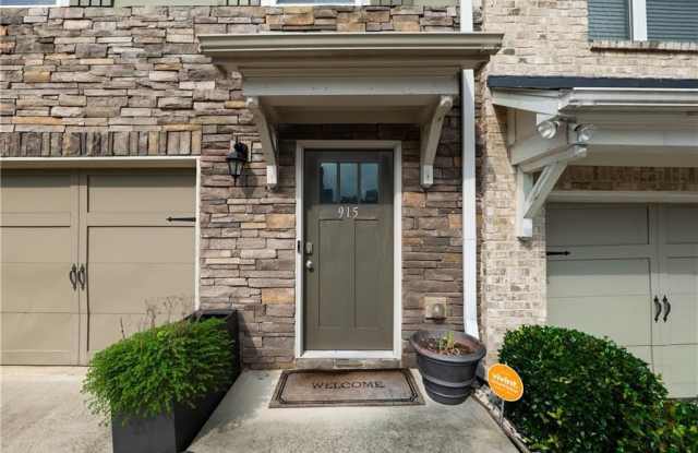 915 Society Circle SW