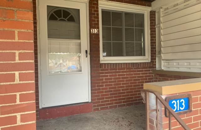 Spacious 2-bedroom 1-bath Townhome, Christy Park McKeesport!!!