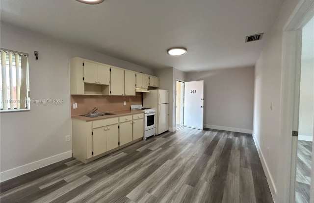 25 W 4th St