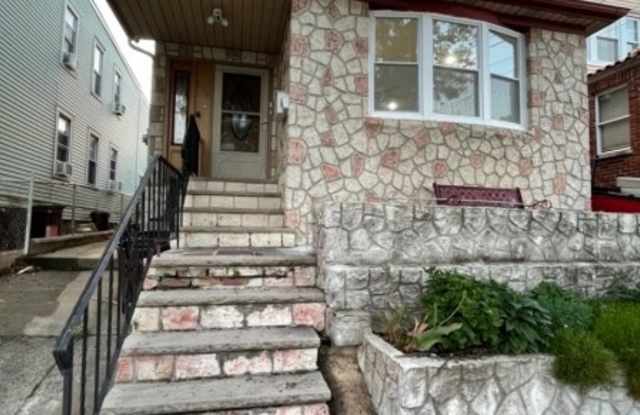 277 Ivy St