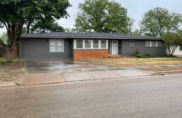 NOW PRE-LEASING! 5 BED/3 BATH CENTRAL LUBBOCK HOME