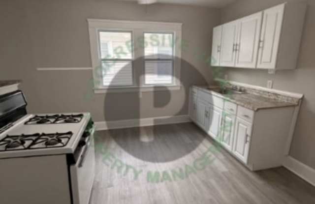 15619 School Avenue - Upstairs