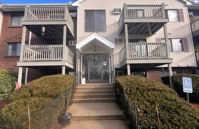 Beautifully Remodeled 3 bedroom Condo in Highly Desired Neighborhood in Manchester