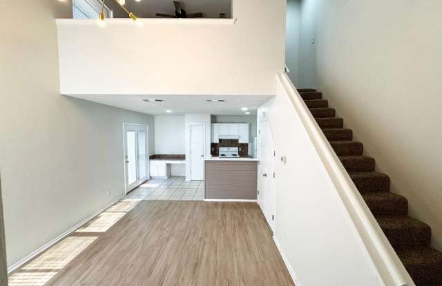 Photo of 4511 MISTLETOE DRIVE