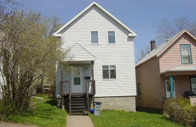 622 N 11th Ave E - 622 North 11th Avenue East, Duluth, MN 55805