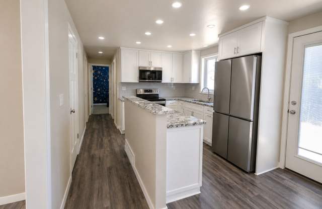 1504 Mayfair Dr