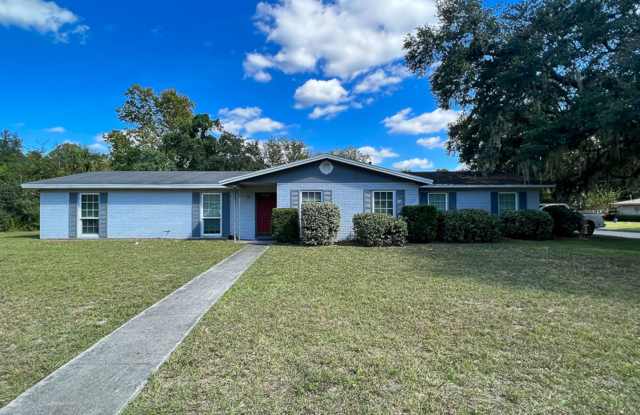 Photo of Pet Friendly 5BR/3BA Pool home in Northwood West - Available mid-December!