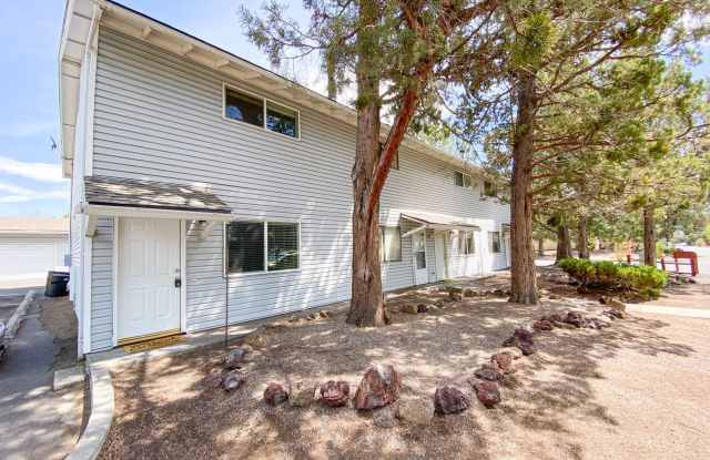 Affordable Two Bed w/ Garage in heart of Bend