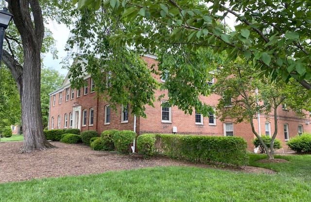 2701 Arlington Blvd Apt 102 - 2701 Arlington Boulevard, Arlington, VA 22201