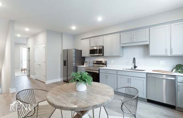 2387 East 18th Street