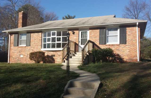 Very Spacious 3 bdrm/1 bth House Located in Henrico's West End!!
