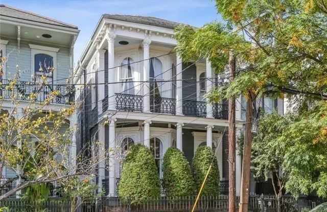 1229 ANNUNCIATION Street