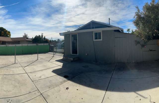 Cute 3 Bedroom / 2 Bath San Jacinto Home with Solar