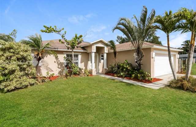 2050 SE Crystal Mist St