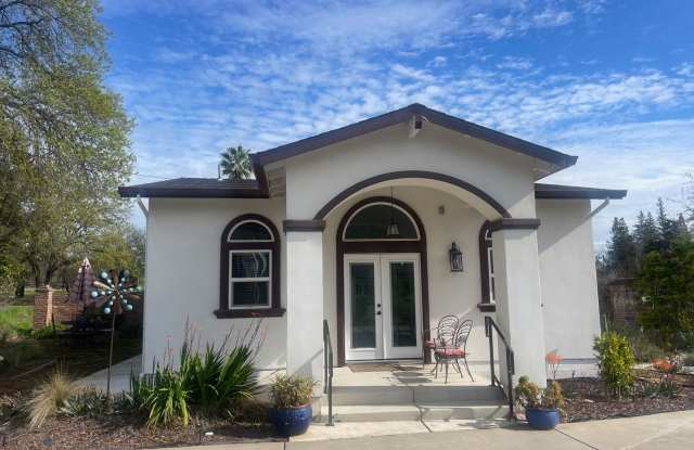 Photo of Newly Build Custom Cottage near Arden Park