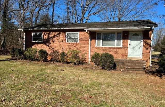 Spacious 4 Bedroom/2 Bath Ranch Home on Level, Corner Lot - Bonus Room - Fireplace - Meadow Brook Subdivision - 1314 Reid Street, Statesville, NC 28677