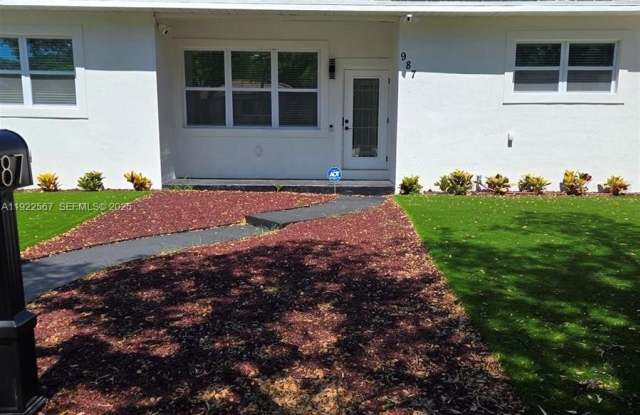 Photo of 987 NE 145th St