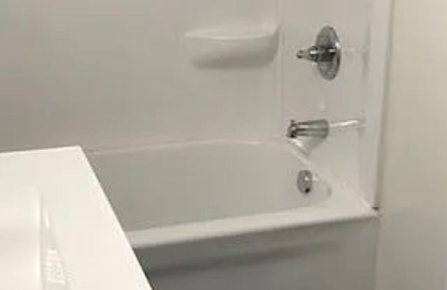 4BR 2BA next to Cascades Gold Course