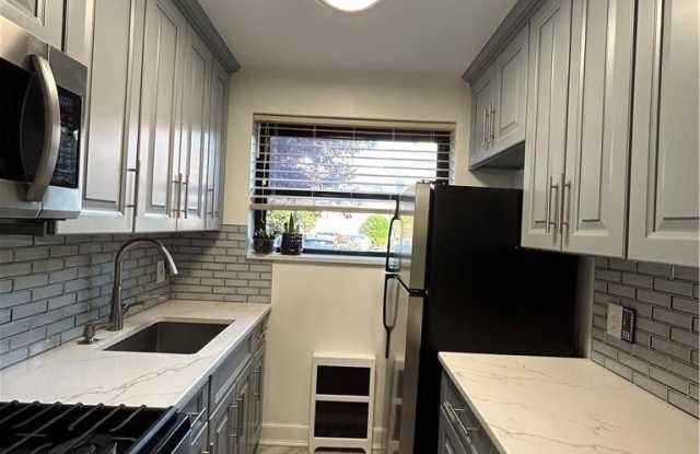 25 Shady Glen Court unit: 1H