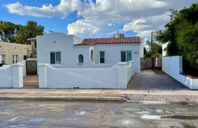 Photo of 1927 E Hawthorne Street