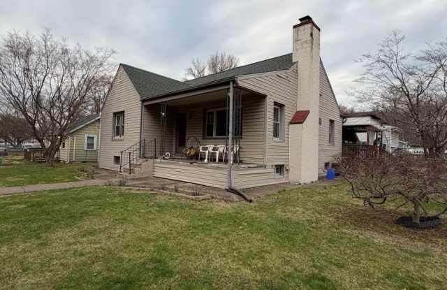 Spacious 4BR in a Quiet, Private Pocket