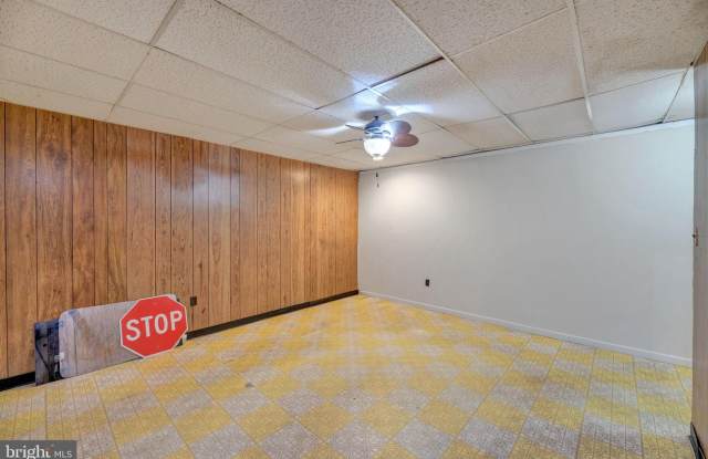 1327 BARNABY Terrace SE