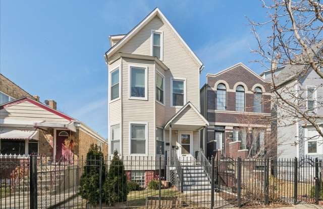 3024 N Sawyer Avenue unit: 2