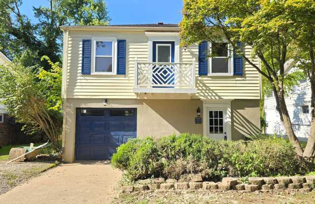 Photo of Charming Elevated 1-Bedroom Home Near River Road with Den