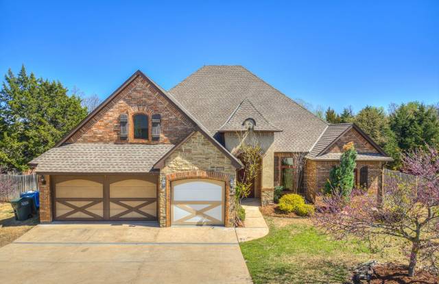 Luxury Rental Home in Edmond Schools + Community Pool photos photos