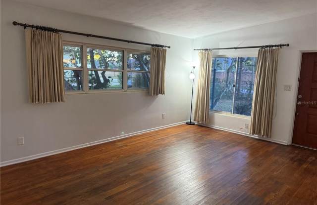 2428 PERSHING AVENUE