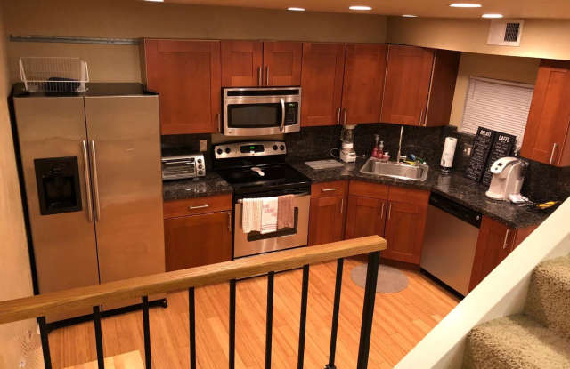 2 Bedroom House with an office for Rent in South Side!