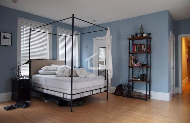 Photo of Gorgeous 3 bed in Allston