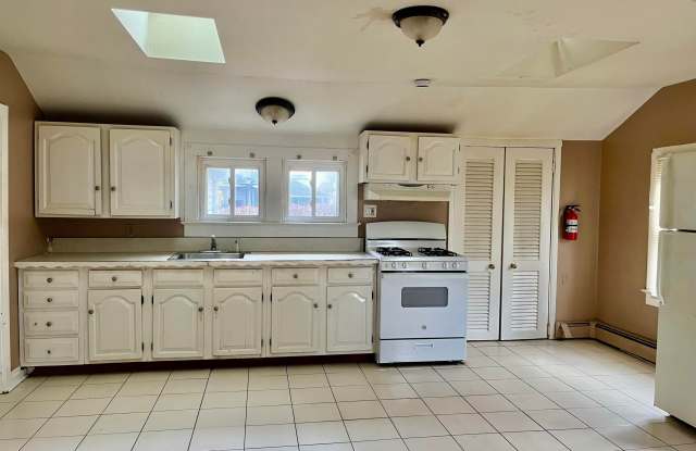 52 Shoreland Terrace