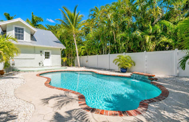 3310 E Maritana Dr